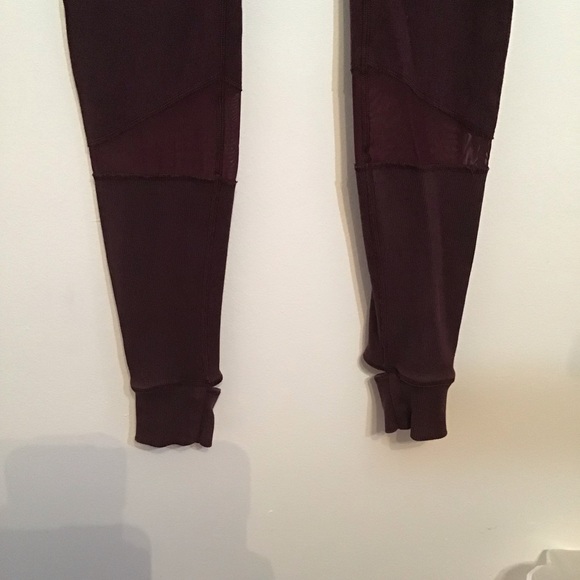 Lululemon Devi Yoga Pant
Heathered Bordeaux Drama / Black Cherry - Picture 12 of 14